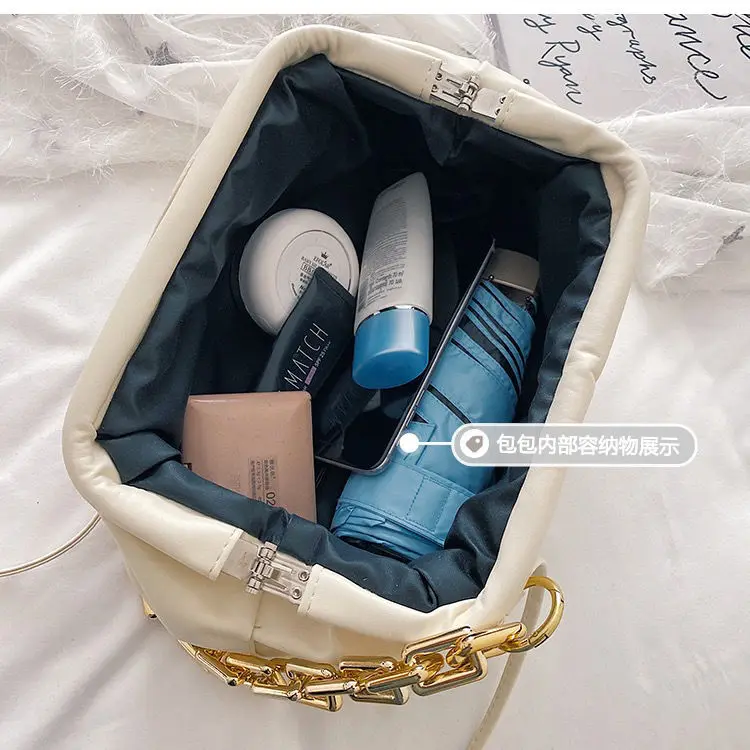 Summer Fashion Chain Soft Leather Dumpling Messenger Shoulder Bag Luxury Handbags Women Bags Designer The Pouch Bag Day Clutch
Summer Fashion Chain Soft Leather Dumpling Messenger Shoulder Bag Luxury Handbags Women Bags Designer The Pouch Bag Day Clutch