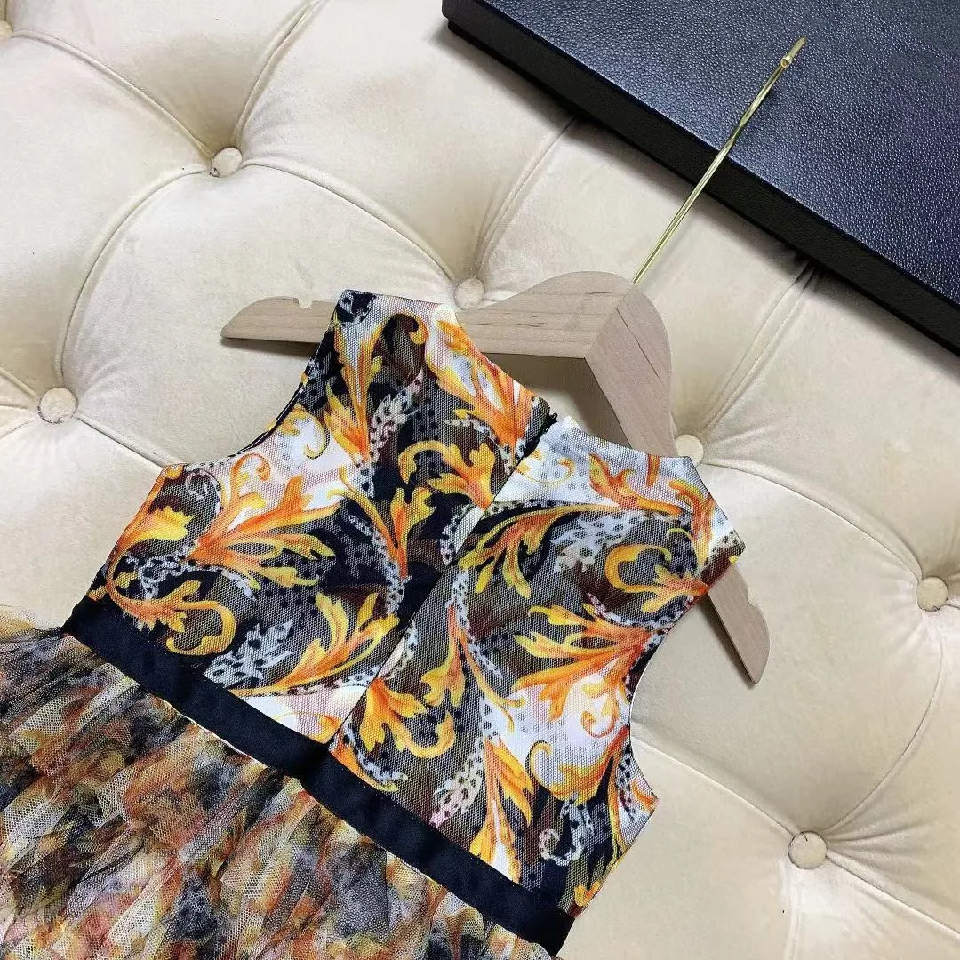 High-end children's clothing girls children's skirts 2021 summer new style foreign chiffon sleeveless printed dress
High-end children's clothing girls children's skirts 2021 summer new style foreign chiffon sleeveless printed dress