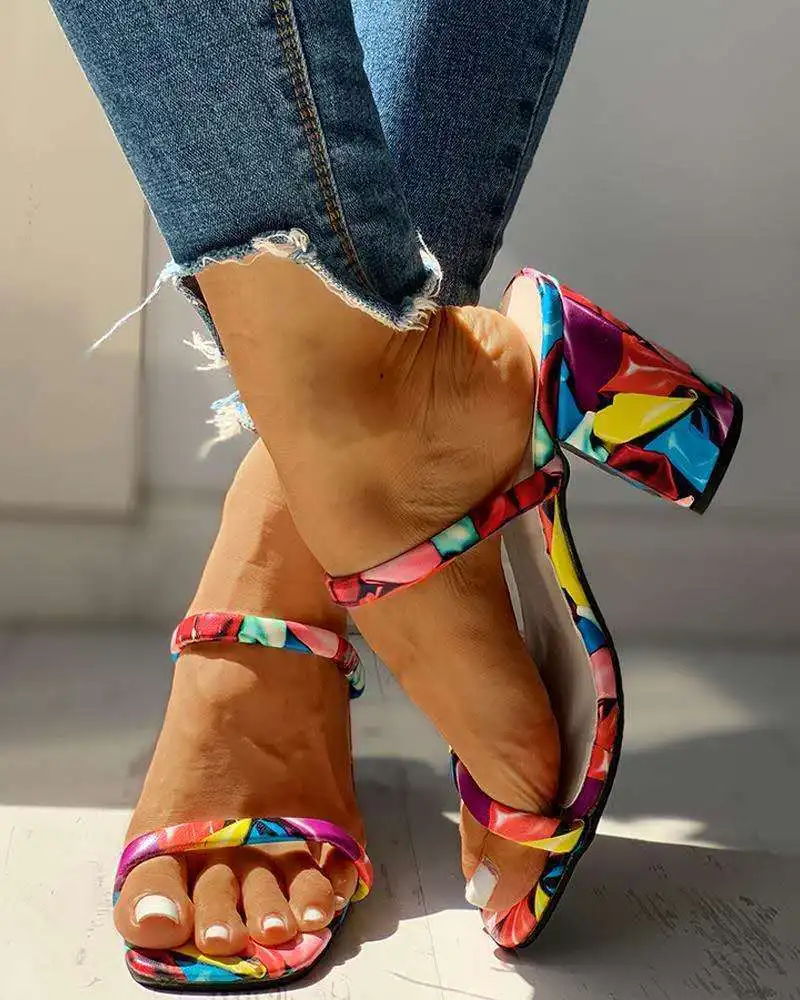 2020 Women's Summer New Sandals Thick Heel Slipper Candy Color Women's Sandals Middle Heel Fashion Outwear
2020 Women's Summer New Sandals Thick Heel Slipper Candy Color Women's Sandals Middle Heel Fashion Outwear