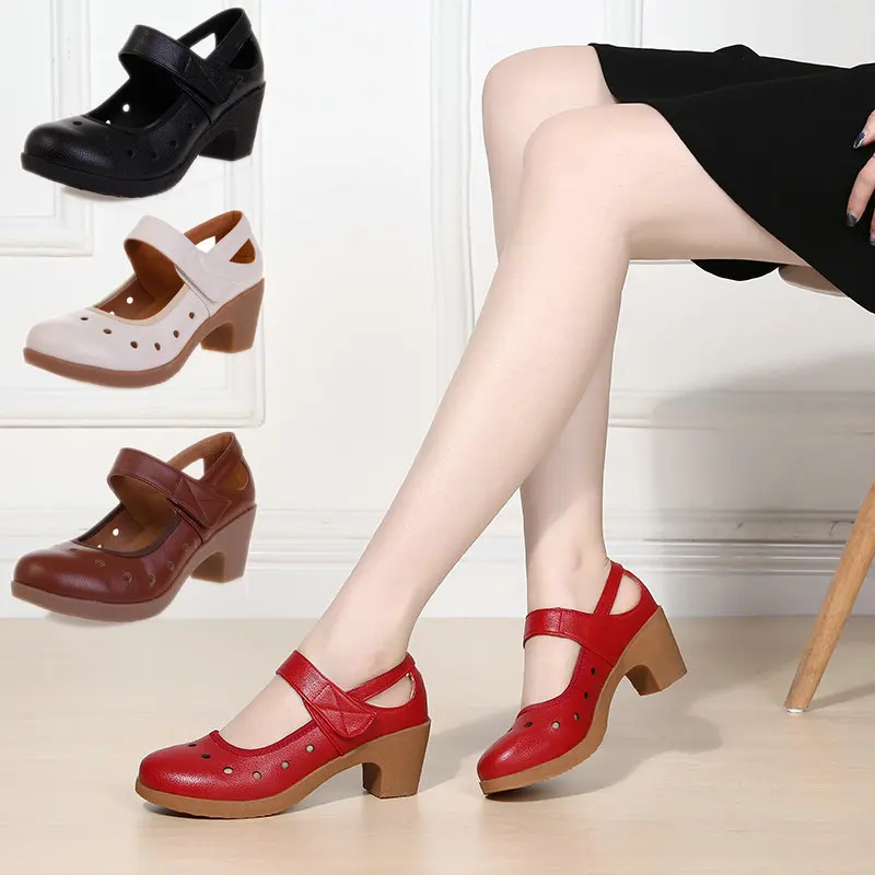 2020 Hollow dancing square dancing shoes medium heel soft sole dancing shoes women's middle-aged and elderly mother's shoes
2020 Hollow dancing square dancing shoes medium heel soft sole dancing shoes women's middle-aged and elderly mother's shoes