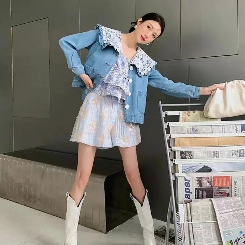 2021 Autumn Korean Fashion Loose Short Denim Jacket Women's Age Reduction Temperament Splicing Lace Doll Collar Long Sleeve Top
2021 Autumn Korean Fashion Loose Short Denim Jacket Women's Age Reduction Temperament Splicing Lace Doll Collar Long Sleeve Top