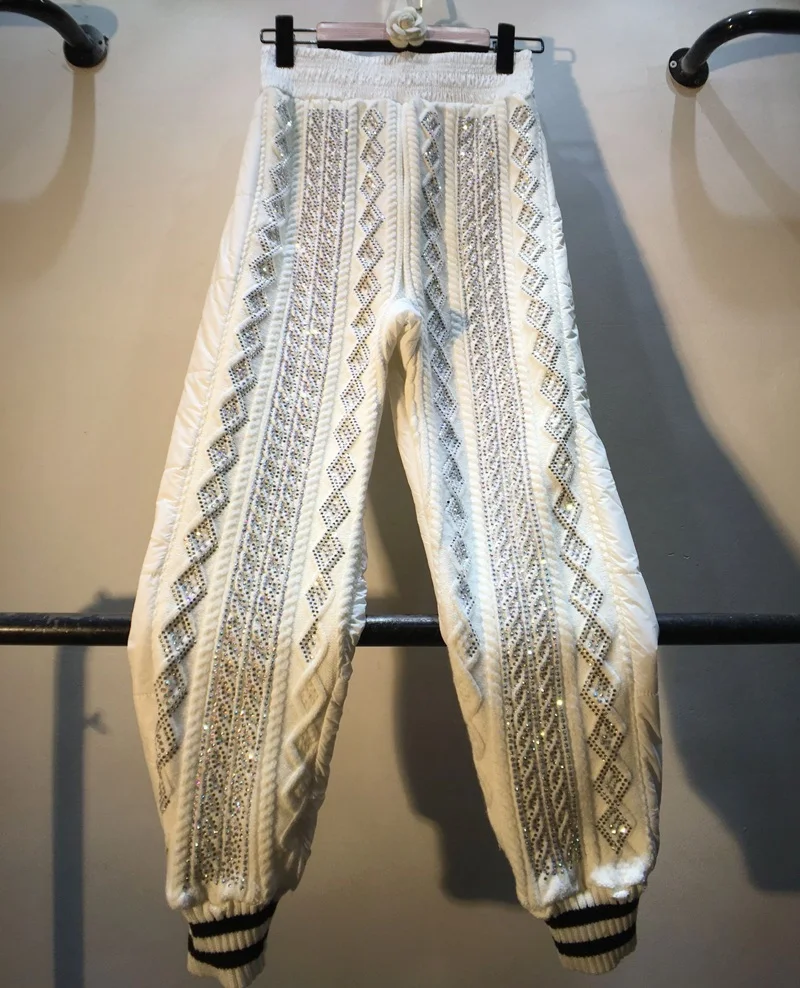 European Swtyle White Kintted Pants Women Spring Autumn New Heavy Industry Hot Drilling High-Waist Cotton Panel Knit Harem Pants
European Swtyle White Kintted Pants Women Spring Autumn New Heavy Industry Hot Drilling High-Waist Cotton Panel Knit Harem Pants