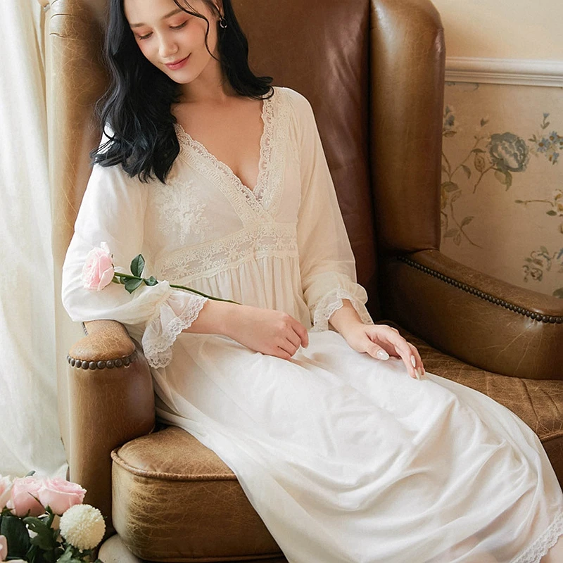 Ladies Lace Vintage Palace Nightdress V-neck Long Sleeve INS Fashion Lolita Nightgowns Sexy Women Elegant Dress Sleepwear
Ladies Lace Vintage Palace Nightdress V-neck Long Sleeve INS Fashion Lolita Nightgowns Sexy Women Elegant Dress Sleepwear