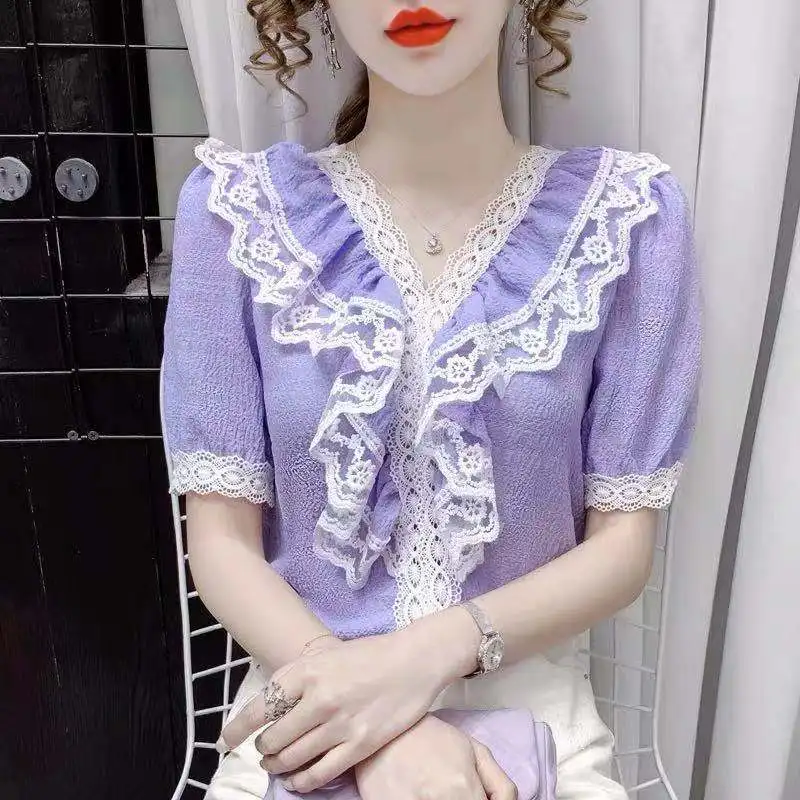Design sense V-neck ruffled lace shirt summer 2021 Western style age-reducing short-sleeved top T-shirt female trend
Design sense V-neck ruffled lace shirt summer 2021 Western style age-reducing short-sleeved top T-shirt female trend