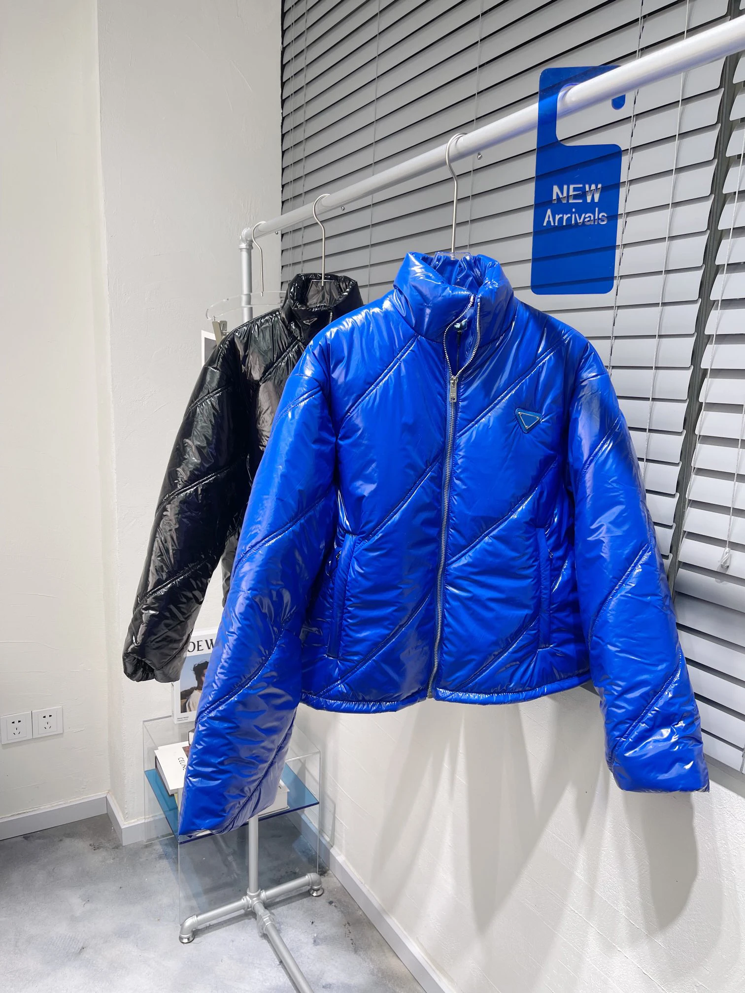 Новая Толстая стеганая куртка 2021 FW, специальный ветрозащитный пиджак из лакированной кожи высокого уровня DA Sustans, теплый ссветильник свобод...
Новая Толстая стеганая куртка 2021 FW, специальный ветрозащитный пиджак из лакированной кожи высокого уровня DA Sustans, теплый ссветильник свобод...