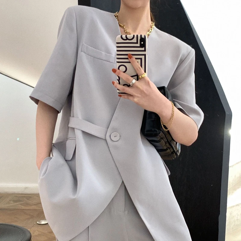 Summer women's suit casual solid color single buckle V-neck short-sleeved suit + straight suit trouser suit
Summer women's suit casual solid color single buckle V-neck short-sleeved suit + straight suit trouser suit