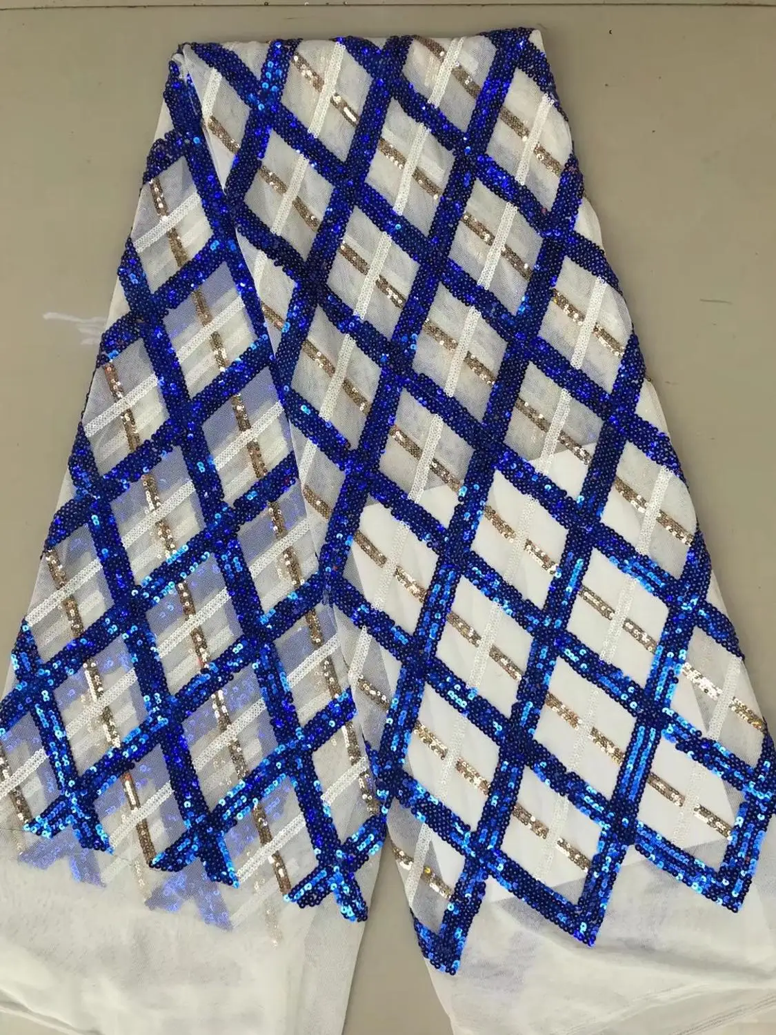 2019 Latest High Quality African Net Lace Fabrics/ French Net Embroidery Sequins Tulle Lace Fabric For Nigerian Wedding Dress
2019 Latest High Quality African Net Lace Fabrics/ French Net Embroidery Sequins Tulle Lace Fabric For Nigerian Wedding Dress