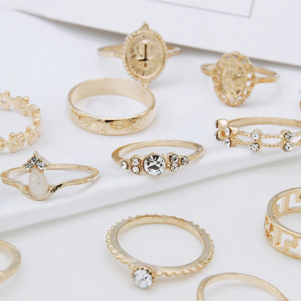 New 2021 rings for women Creative new retro beauty head gold coin cross pattern love 15-piece suit ladies ring
New 2021 rings for women Creative new retro beauty head gold coin cross pattern love 15-piece suit ladies ring