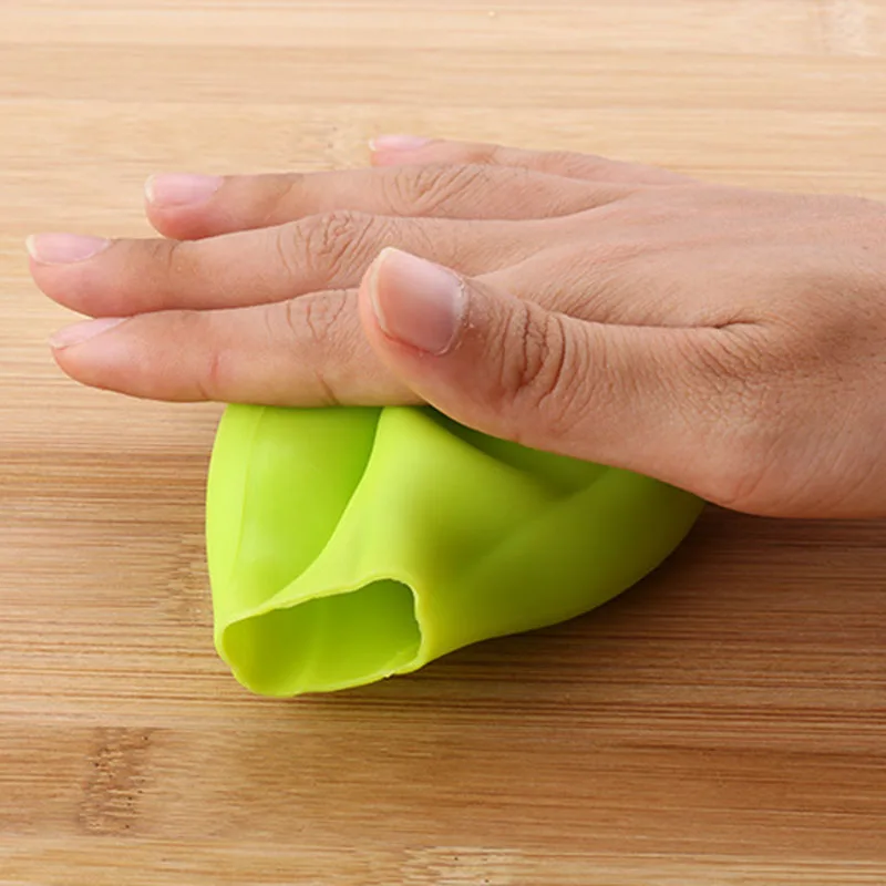 Garlic peeler Round silicone peeling garlic Creative kitchen Tools Non-toxic and easy to Clean Practical Silicone Material new
Garlic peeler Round silicone peeling garlic Creative kitchen Tools Non-toxic and easy to Clean Practical Silicone Material new