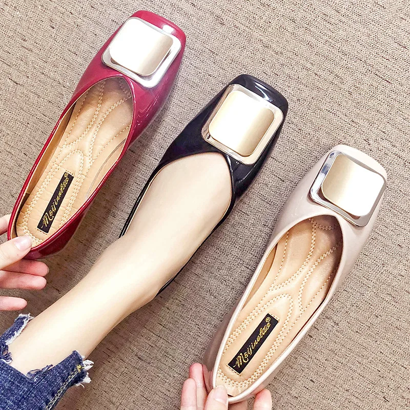 Square toe patent leather single shoes women 2021 new shallow flat soft bottom peas shoes large size women's shoes
Square toe patent leather single shoes women 2021 new shallow flat soft bottom peas shoes large size women's shoes