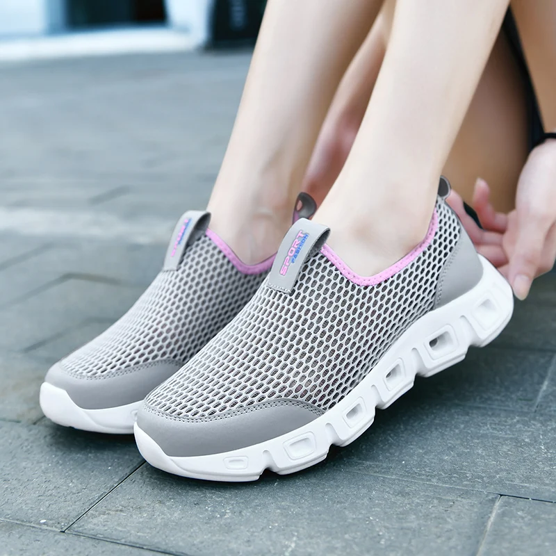 New Breathable Couple Hollow Casual Shoes Breathable Women's Vulcanized Shoes Comfortable Outdoor Men's Sports Walking Shoes 
New Breathable Couple Hollow Casual Shoes Breathable Women's Vulcanized Shoes Comfortable Outdoor Men's Sports Walking Shoes