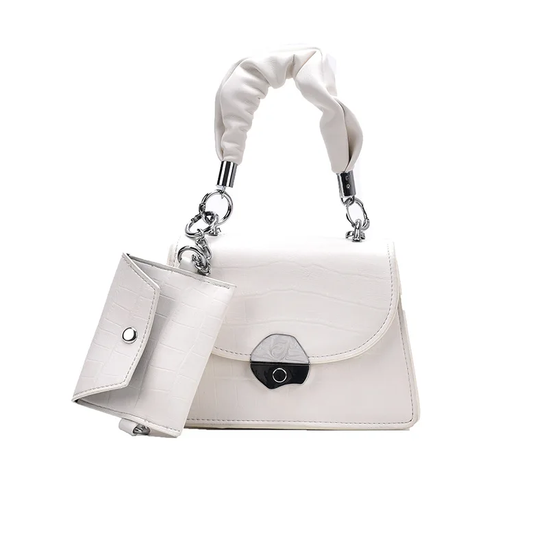 Popular bags women's 2020 summer new all-match messenger handbag simple one-shoulder small square bag 
Popular bags women's 2020 summer new all-match messenger handbag simple one-shoulder small square bag
