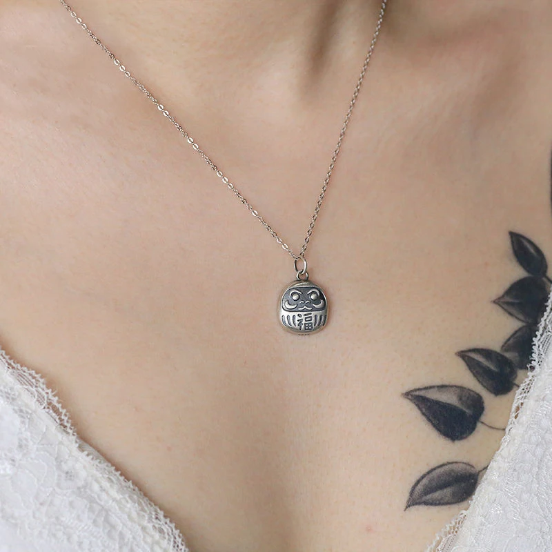 New S925 Sterling Silver Necklace Handmade Retro Dharma Fortune Fortune Men And Women Pendant Hollow Jewelry Accessories
New S925 Sterling Silver Necklace Handmade Retro Dharma Fortune Fortune Men And Women Pendant Hollow Jewelry Accessories