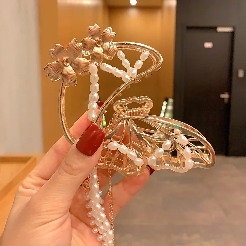 2021 New Fairy Hollow Butterfly Flower Handmade Pearl Chain Long Tassel Hair Claw Side Clamp for Women Hair AccessoriesGift
2021 New Fairy Hollow Butterfly Flower Handmade Pearl Chain Long Tassel Hair Claw Side Clamp for Women Hair AccessoriesGift