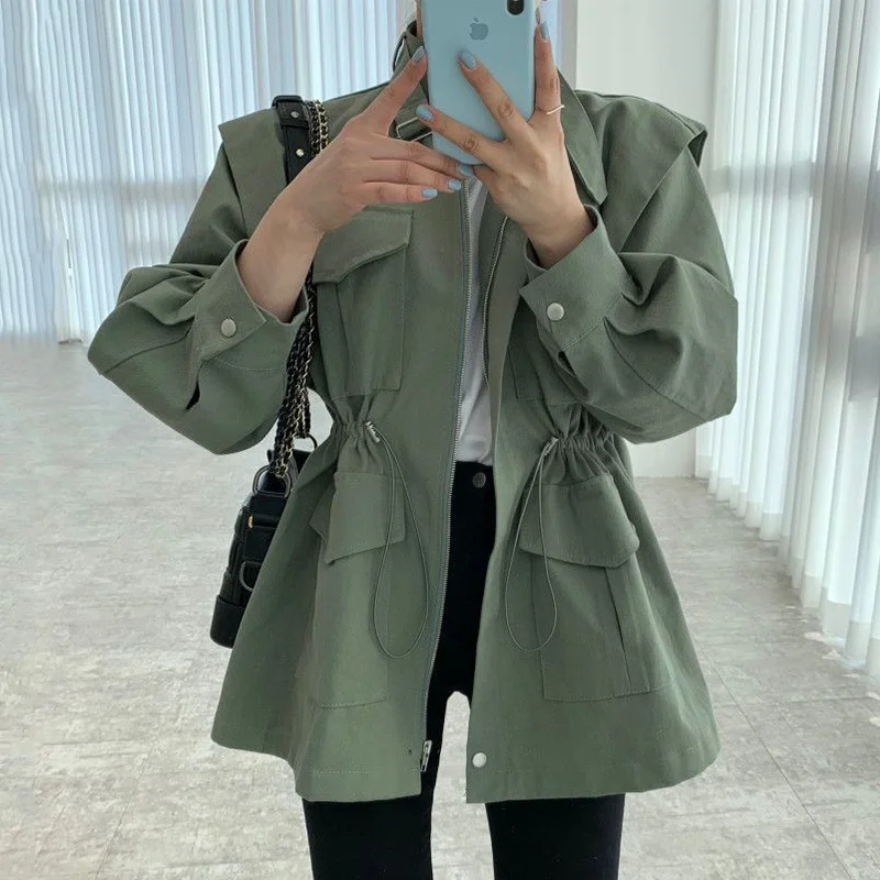 Unua amo 2021 Korean Retro Tooling Green Jacket Women Spring Autumn Fashion Multi-pocket Drawstring Pleated Jackets And Coats
Unua amo 2021 Korean Retro Tooling Green Jacket Women Spring Autumn Fashion Multi-pocket Drawstring Pleated Jackets And Coats