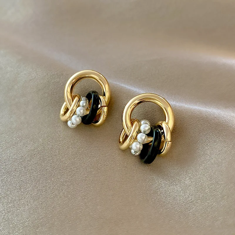 2021 New Arrival Contracted Joker Sweet Lovely Stud Earrings Fashion Multilayer Geometric Circular Elegant Pearl Women Earrings
2021 New Arrival Contracted Joker Sweet Lovely Stud Earrings Fashion Multilayer Geometric Circular Elegant Pearl Women Earrings