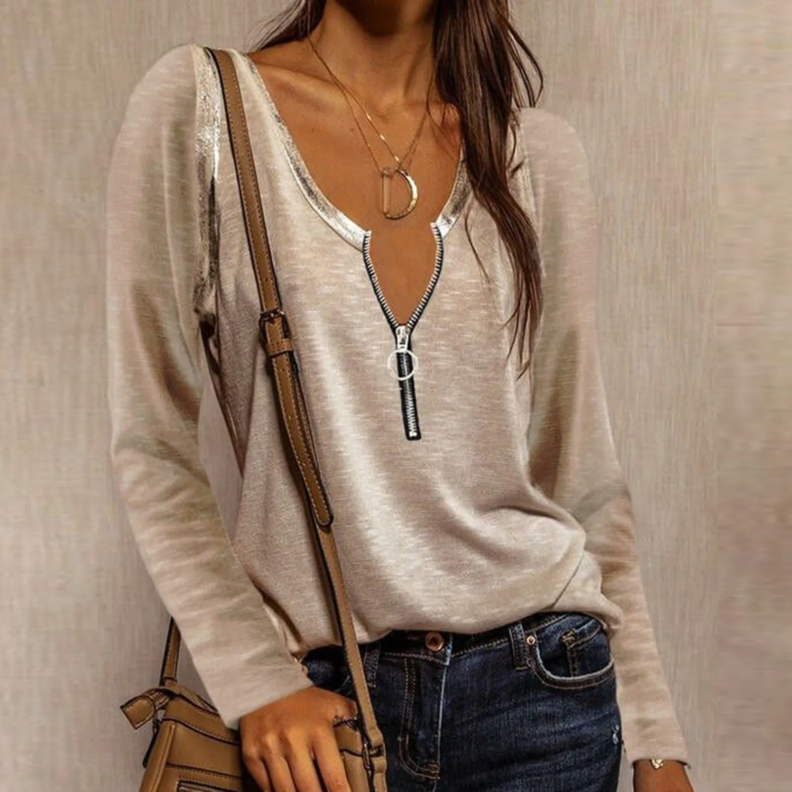 Winter Casual top T-shirt Women's Fashion Solid Color Zipper Long Sleeve V-Neck Loose Shirt Top Female clothing T-shirt
Winter Casual top T-shirt Women's Fashion Solid Color Zipper Long Sleeve V-Neck Loose Shirt Top Female clothing T-shirt