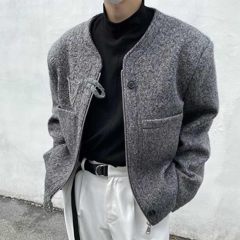 Winter Thick Woolen Coat Men Slim Warm Fashion Zipper Wool Jacket Men Streetwear Korean Pocket Short Woolen Coat Mens Overcoat
Winter Thick Woolen Coat Men Slim Warm Fashion Zipper Wool Jacket Men Streetwear Korean Pocket Short Woolen Coat Mens Overcoat