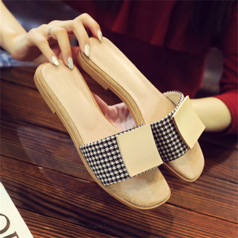 Women's shoes slippers 2021 summer new style flat-heeled flip flops outer wear square buckle soft bottom Korean casual sandals
Women's shoes slippers 2021 summer new style flat-heeled flip flops outer wear square buckle soft bottom Korean casual sandals