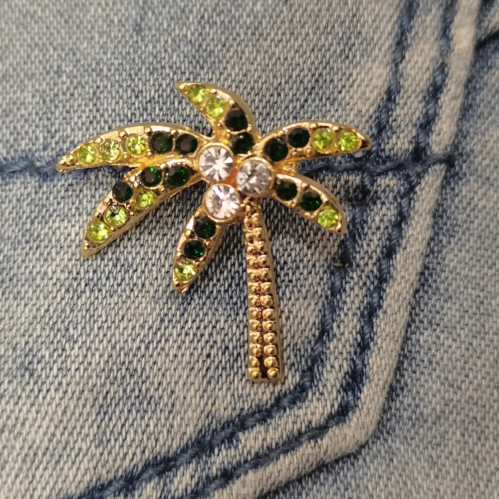 Enamel Pin Custom Coconut Tree Brooches Bag Lapel Pin Cartoon Plant Badge Jewelry Gift For Friends
Enamel Pin Custom Coconut Tree Brooches Bag Lapel Pin Cartoon Plant Badge Jewelry Gift For Friends