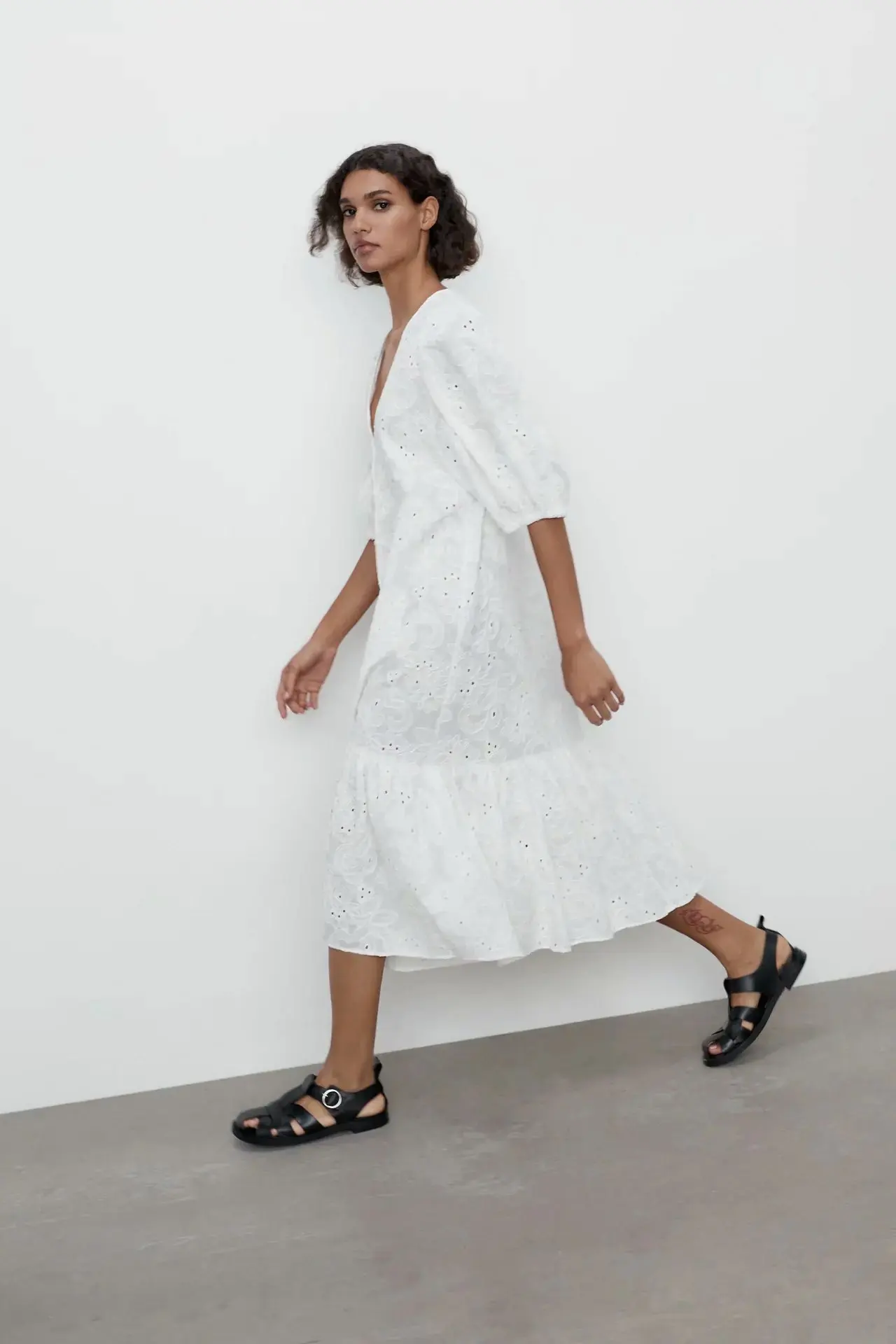 MTSEYESA New Spring Summer Women White Sexy V-Neck Hollow Midi Dress Chic Embroidery Puff Sleeve Olvely Party Dresses
MTSEYESA New Spring Summer Women White Sexy V-Neck Hollow Midi Dress Chic Embroidery Puff Sleeve Olvely Party Dresses
