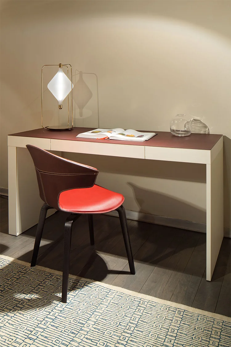 Modern minimalist personality designer creative metal glass art living room bedside exhibition hall soft decoration table lamp
Modern minimalist personality designer creative metal glass art living room bedside exhibition hall soft decoration table lamp