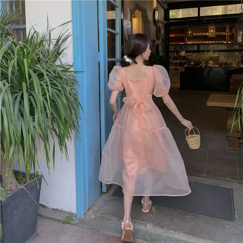 Summer French Temperament Dress Sweet V-Neck Tender Girl Short Puff Sleeve Dress Gauze Bandage Bow Dress Women Party Dresses
Summer French Temperament Dress Sweet V-Neck Tender Girl Short Puff Sleeve Dress Gauze Bandage Bow Dress Women Party Dresses
