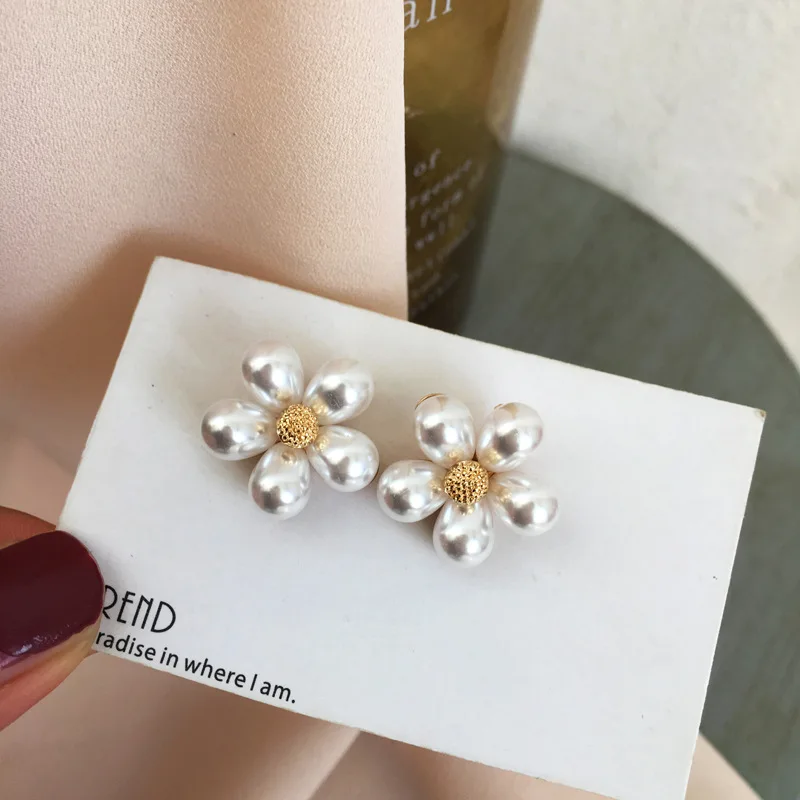 Elegant White Simulated Pearl Flower Stud Earrings For Women 2020 Small Clip On Earring Wedding Bridal Jewelry Wholesale Bijoux
Elegant White Simulated Pearl Flower Stud Earrings For Women 2020 Small Clip On Earring Wedding Bridal Jewelry Wholesale Bijoux