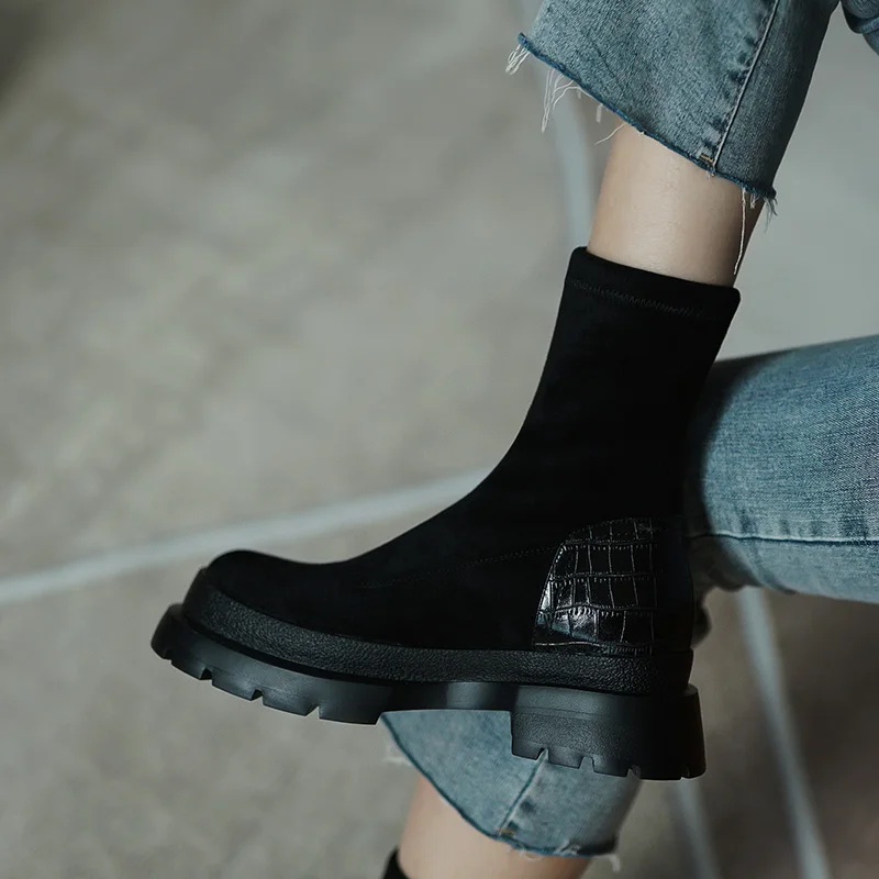 Women's genuine leather stretch flock patchwork slip-on thick sole platform flats ankle boots casual short booties shoes women 
Women's genuine leather stretch flock patchwork slip-on thick sole platform flats ankle boots casual short booties shoes women