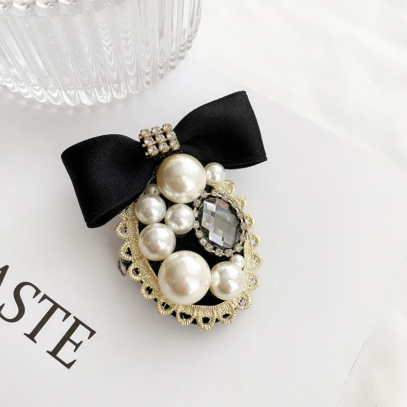 Luxury brand creative design camellia fabric brooch Fashion pearl number 5 coat sweater corsage female accessories
Luxury brand creative design camellia fabric brooch Fashion pearl number 5 coat sweater corsage female accessories