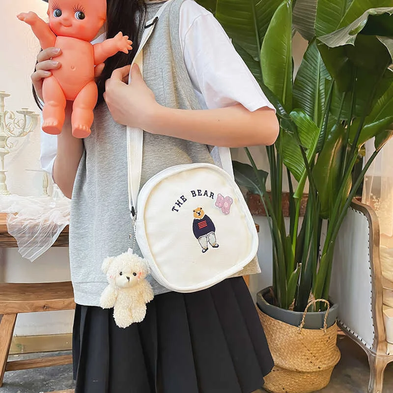 Antique feeling cute funny embroidery bear soft girl student Canvas Shoulder Bag Korean version ins messenger bag
Antique feeling cute funny embroidery bear soft girl student Canvas Shoulder Bag Korean version ins messenger bag