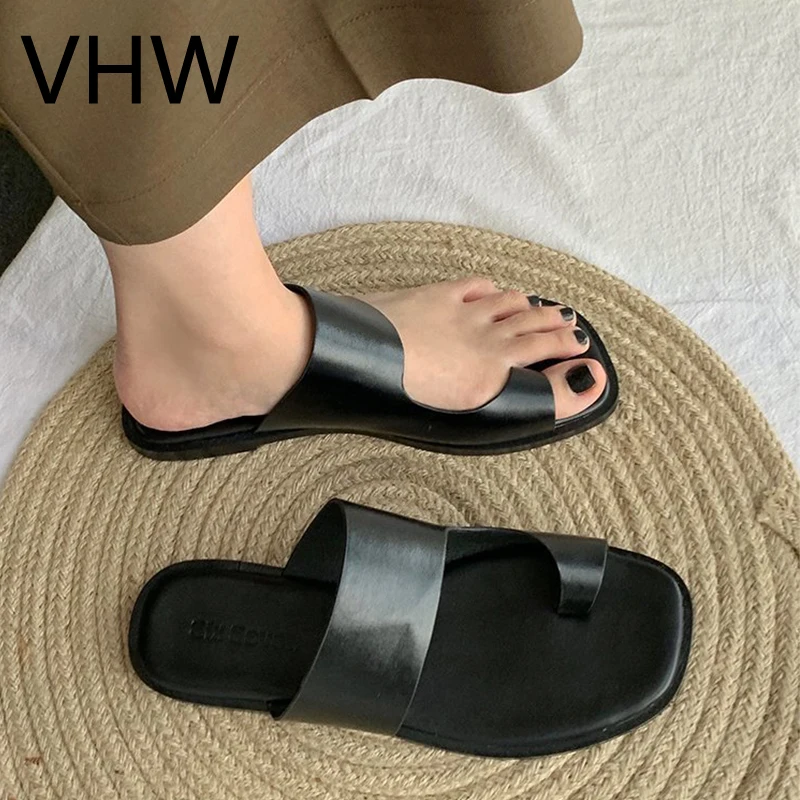Women Sandals 2021 Summer Fashion Square Separated Toe Slippers Vintage Black Sandals Women Summer Casual Beach Flip Flops
Women Sandals 2021 Summer Fashion Square Separated Toe Slippers Vintage Black Sandals Women Summer Casual Beach Flip Flops