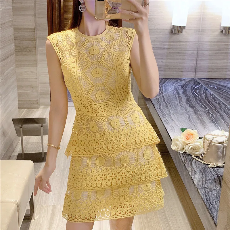 Elegant Yellow Embroidery Lace Dress For Women O Neck Sleeveless High Waist Mini Tank Dresses 2021 Summer Fashion Femme Clothing
Elegant Yellow Embroidery Lace Dress For Women O Neck Sleeveless High Waist Mini Tank Dresses 2021 Summer Fashion Femme Clothing