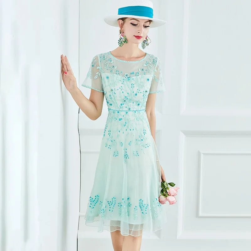 XXXL Dress Vestidos 2020 Summer Wedding Party Ladies Lurex Embroidery Beding Deco Short Sleeve Light Blue Pink Princess Dress
XXXL Dress Vestidos 2020 Summer Wedding Party Ladies Lurex Embroidery Beding Deco Short Sleeve Light Blue Pink Princess Dress