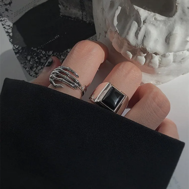 Hip Hop Textured Circle Square Black Enamel Rings Geometric Rings for Women Vintage Metal Jewelry Gift New 2021 
Hip Hop Textured Circle Square Black Enamel Rings Geometric Rings for Women Vintage Metal Jewelry Gift New 2021