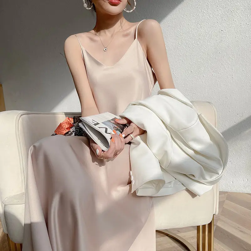 Women Sexy Dresses Satin V Neck Maxi Dress Spaghetti Strap Sleeveless Solid Elegant Split Long Dresses 2021 Summer Lady Vestido
Women Sexy Dresses Satin V Neck Maxi Dress Spaghetti Strap Sleeveless Solid Elegant Split Long Dresses 2021 Summer Lady Vestido