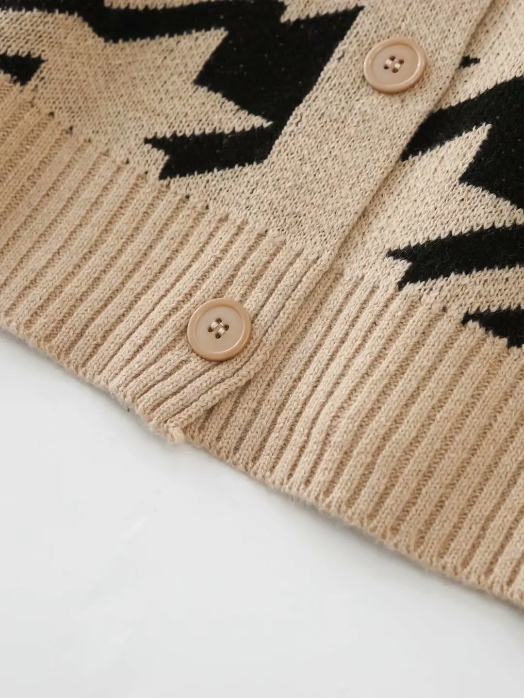 2020 New Fashion Brand Women Lady Sweater Cardigans Computer Knitted Casual O-neck Thick Single Breasted Full Plaid Polyester
2020 New Fashion Brand Women Lady Sweater Cardigans Computer Knitted Casual O-neck Thick Single Breasted Full Plaid Polyester
