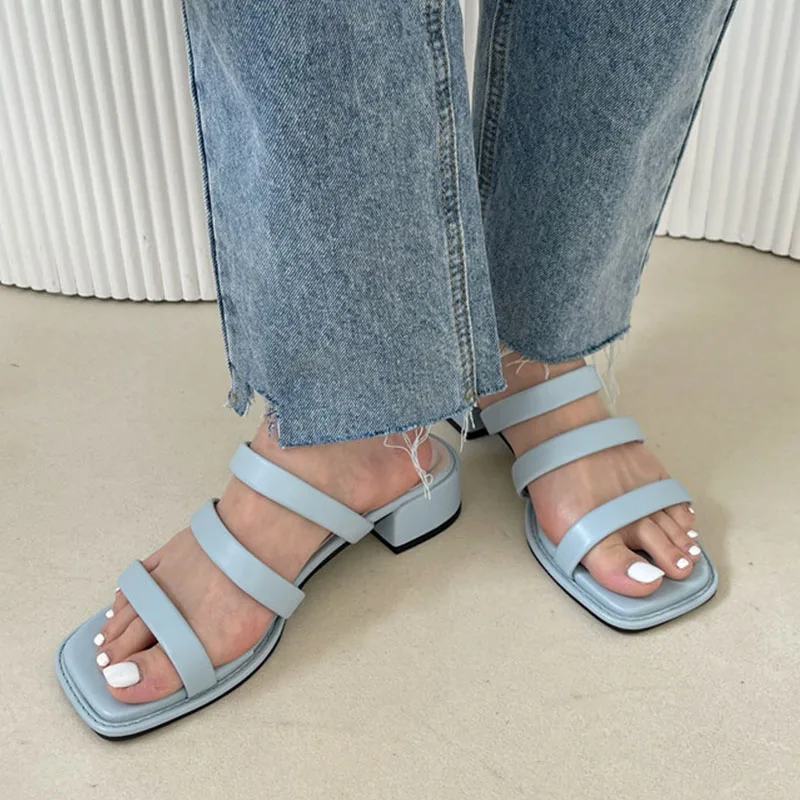 2021 Women Sandals Shoes Female Square Heel Fashion Ladies Slippers Flip Flop Outdoor Sandals Slides Woman High Heels Shoes
2021 Women Sandals Shoes Female Square Heel Fashion Ladies Slippers Flip Flop Outdoor Sandals Slides Woman High Heels Shoes