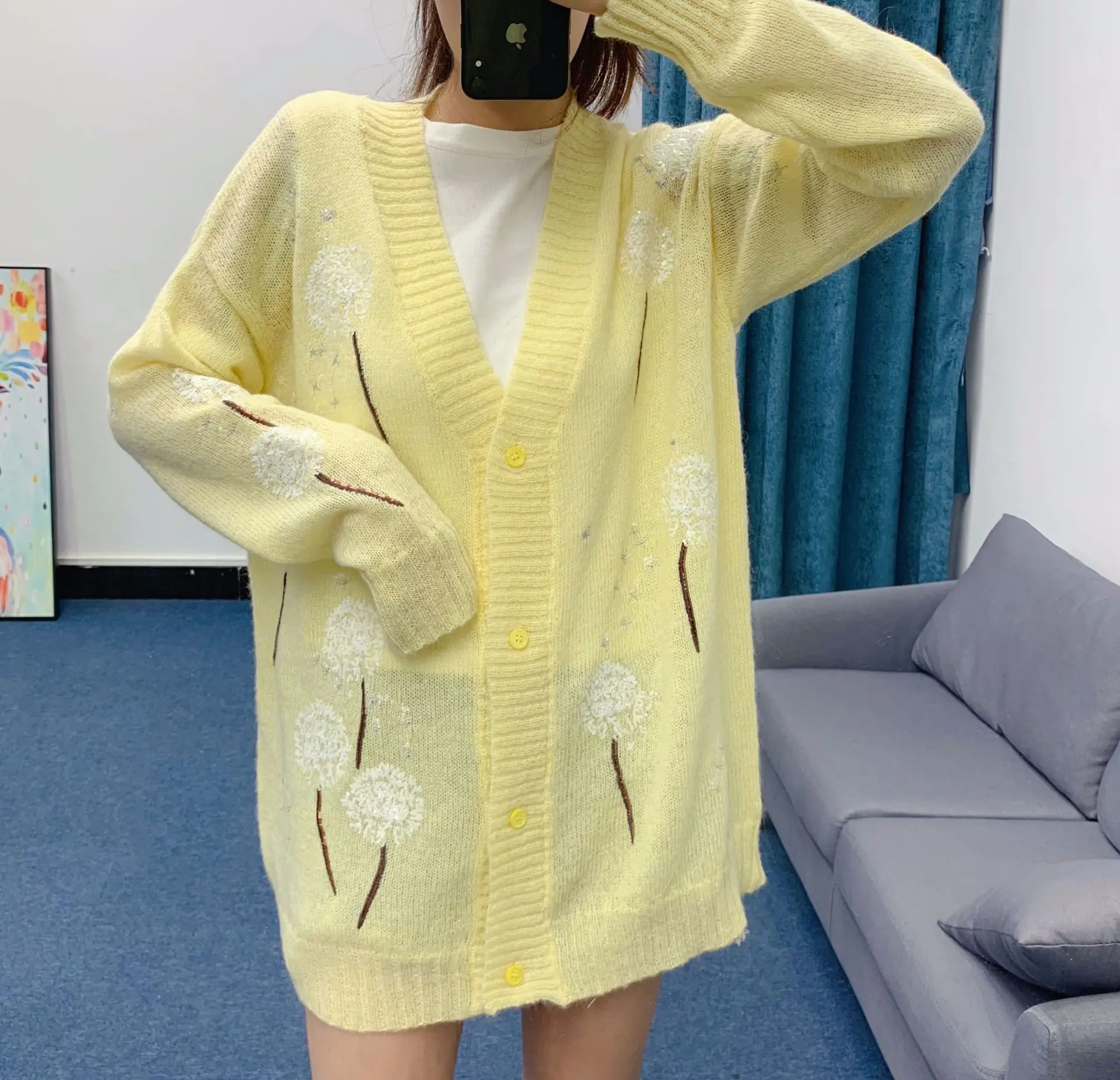 High Quality Dandelion Sequined Embroidered Cardigan 2021 Spring New Loose Comfortable Long Sleeve V-neck Sweater Female Yellow
High Quality Dandelion Sequined Embroidered Cardigan 2021 Spring New Loose Comfortable Long Sleeve V-neck Sweater Female Yellow