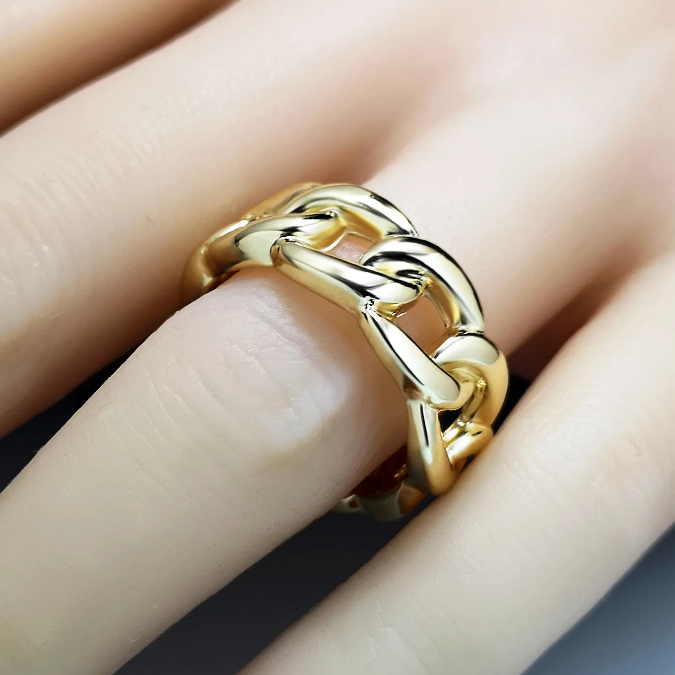 Fashion Personalized Chain Design Twist Ring Korea Simple Gold-Plated Ring Boy Girl Jewelry Geometric halloween Rings 2021 Trend
Fashion Personalized Chain Design Twist Ring Korea Simple Gold-Plated Ring Boy Girl Jewelry Geometric halloween Rings 2021 Trend