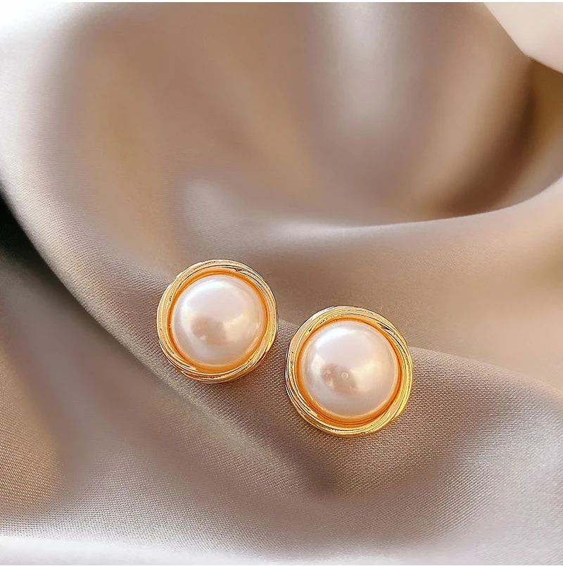 Korean New Fashion Pearl Stud Earrings for Women Girl Geometric Statement Vintage Retro Trend Simple Jewelry Women's Weding Gift
Korean New Fashion Pearl Stud Earrings for Women Girl Geometric Statement Vintage Retro Trend Simple Jewelry Women's Weding Gift