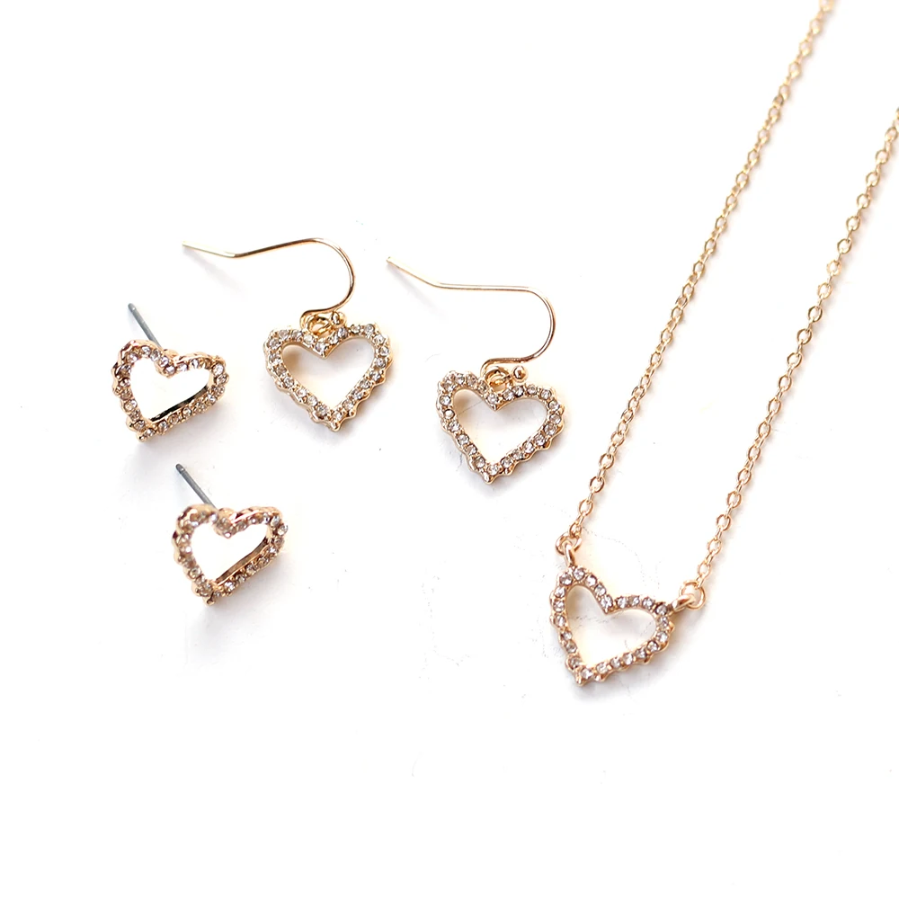 2020 New Valentine's Day Gift Hollow Out Full AB Crystal Small Love Mini Heart Dangle Earrings for Women
2020 New Valentine's Day Gift Hollow Out Full AB Crystal Small Love Mini Heart Dangle Earrings for Women
