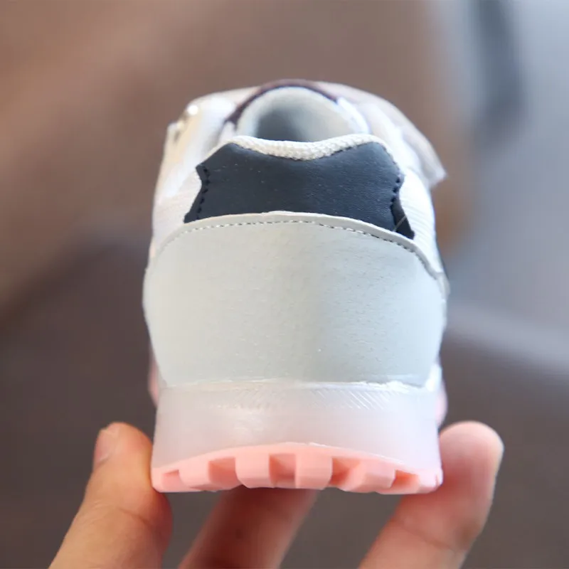 New Children Luminous Shoes Boys Girls Stripe Sport Running Shoes Baby Lights Fashion Sneakers Toddler Kids LED Sneakers
New Children Luminous Shoes Boys Girls Stripe Sport Running Shoes Baby Lights Fashion Sneakers Toddler Kids LED Sneakers