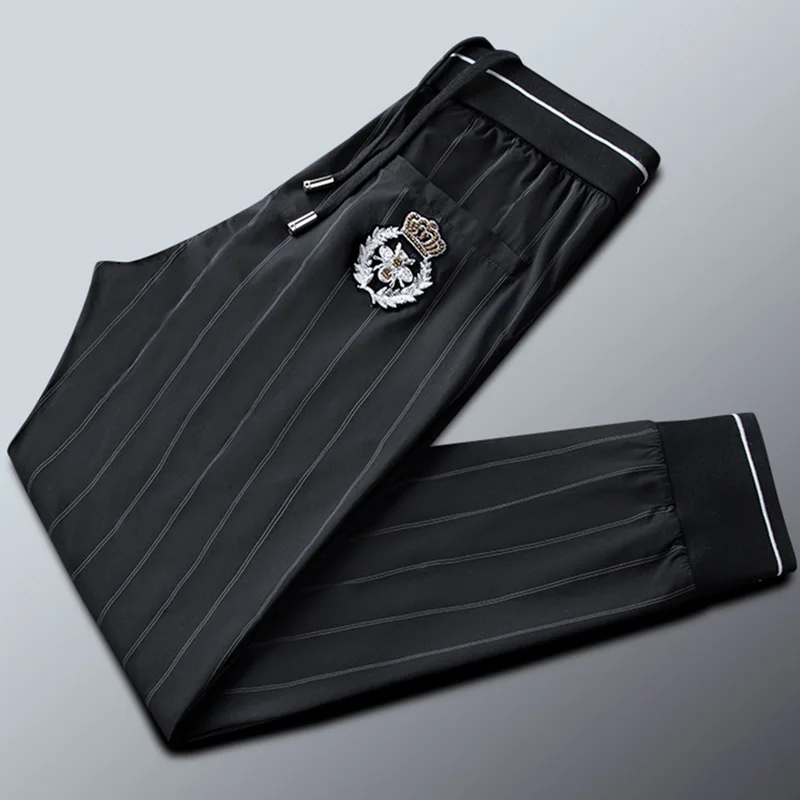 China Brand ice silk casual pants men's slim feet pants striped inlaid pockets tied feet sports pants
China Brand ice silk casual pants men's slim feet pants striped inlaid pockets tied feet sports pants