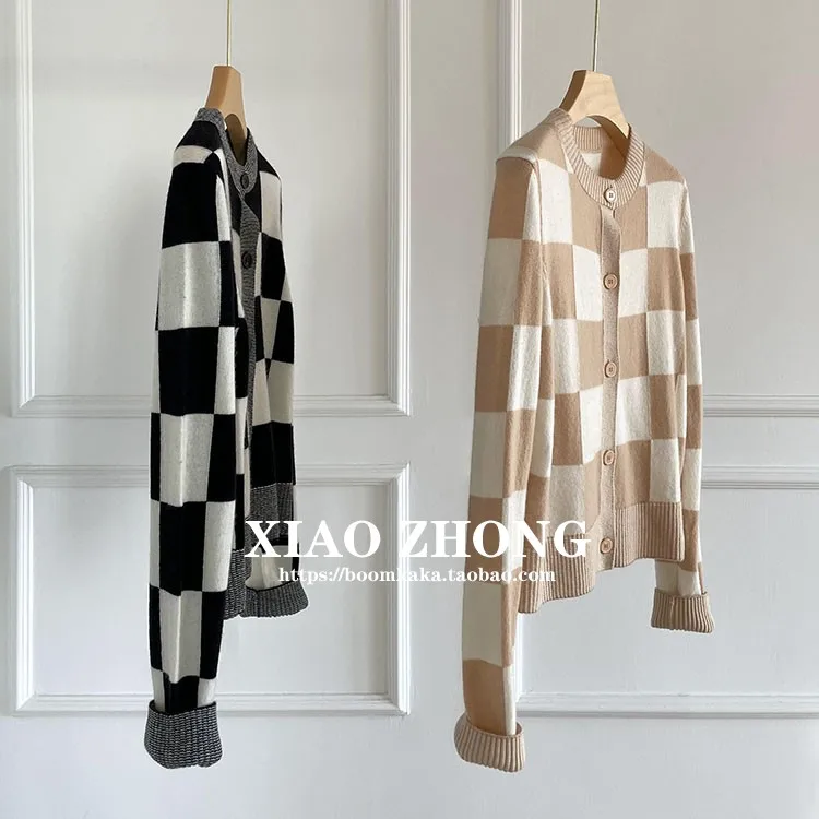 Women Cashmere Sweater O-Neck Plaid Contrast Color Elegant Slim Cashmere Cardigan Outerwear Female Autumn Winter Basic Shirt New
Women Cashmere Sweater O-Neck Plaid Contrast Color Elegant Slim Cashmere Cardigan Outerwear Female Autumn Winter Basic Shirt New