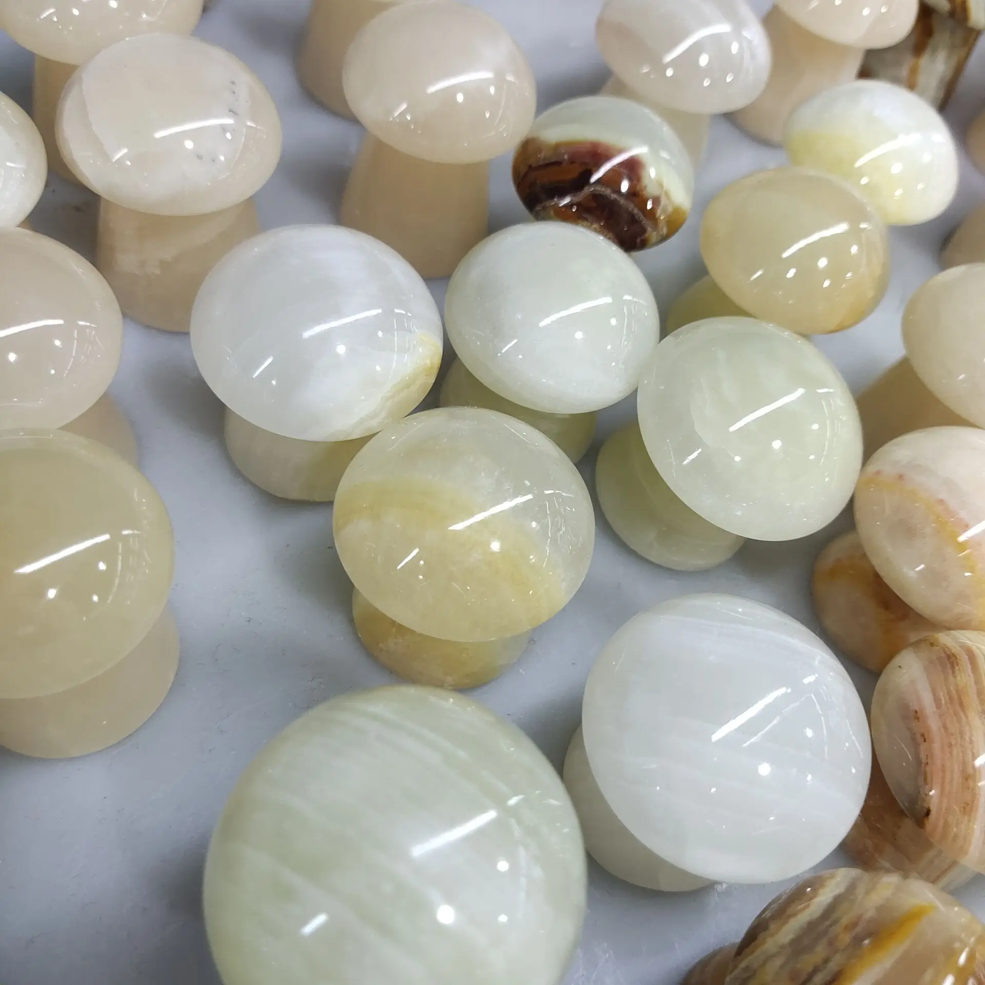 Natural Afghan jade agate mushroom living room decoration art decoration Reiki healing meditation demagnetization home decoratio
Natural Afghan jade agate mushroom living room decoration art decoration Reiki healing meditation demagnetization home decoratio