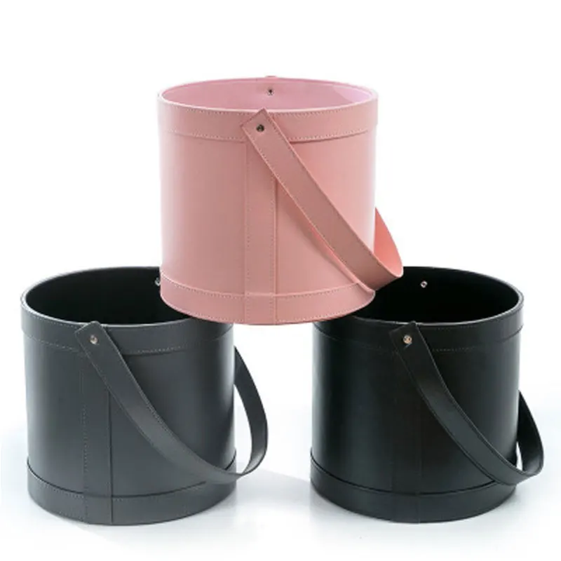 Hat Boxes Leather Handheld Round Box Candy Boxes Gift Box Florist Packaging Boxes for Gifts Christmas Flowers Gifts Living Vase
Hat Boxes Leather Handheld Round Box Candy Boxes Gift Box Florist Packaging Boxes for Gifts Christmas Flowers Gifts Living Vase