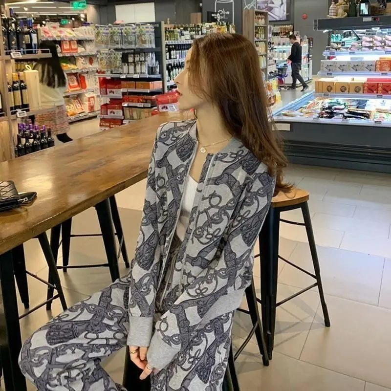 Bodysuit suit women's 2021 spring dress new sport leisure fashion age reducing suit 
Bodysuit suit women's 2021 spring dress new sport leisure fashion age reducing suit