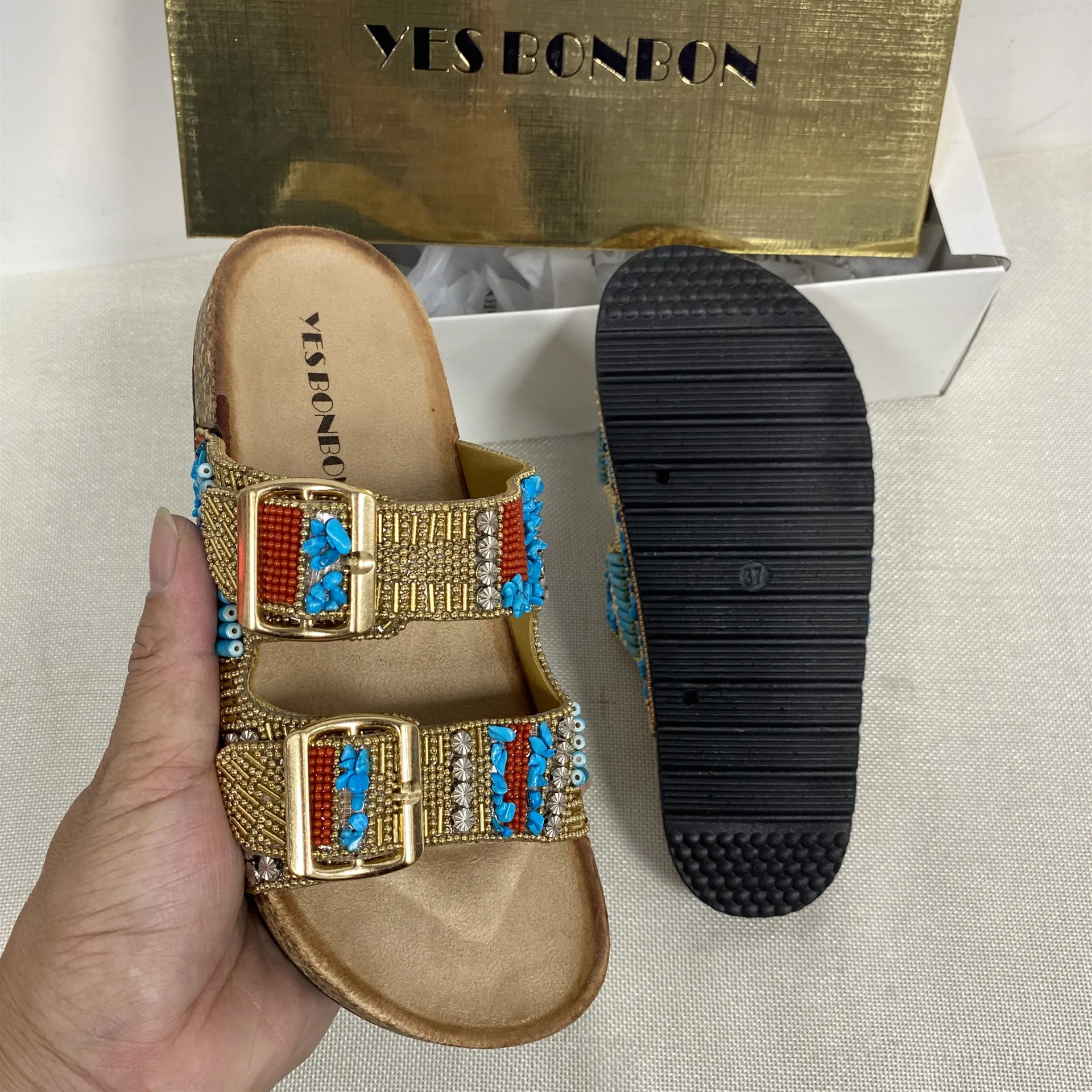 2021 New Retro Ethnic Style Gold Buckle Spot Drill Decorative Hollow Open Toe Women's Slippers Flip-Flops Flat Shoes za shoes
2021 New Retro Ethnic Style Gold Buckle Spot Drill Decorative Hollow Open Toe Women's Slippers Flip-Flops Flat Shoes za shoes