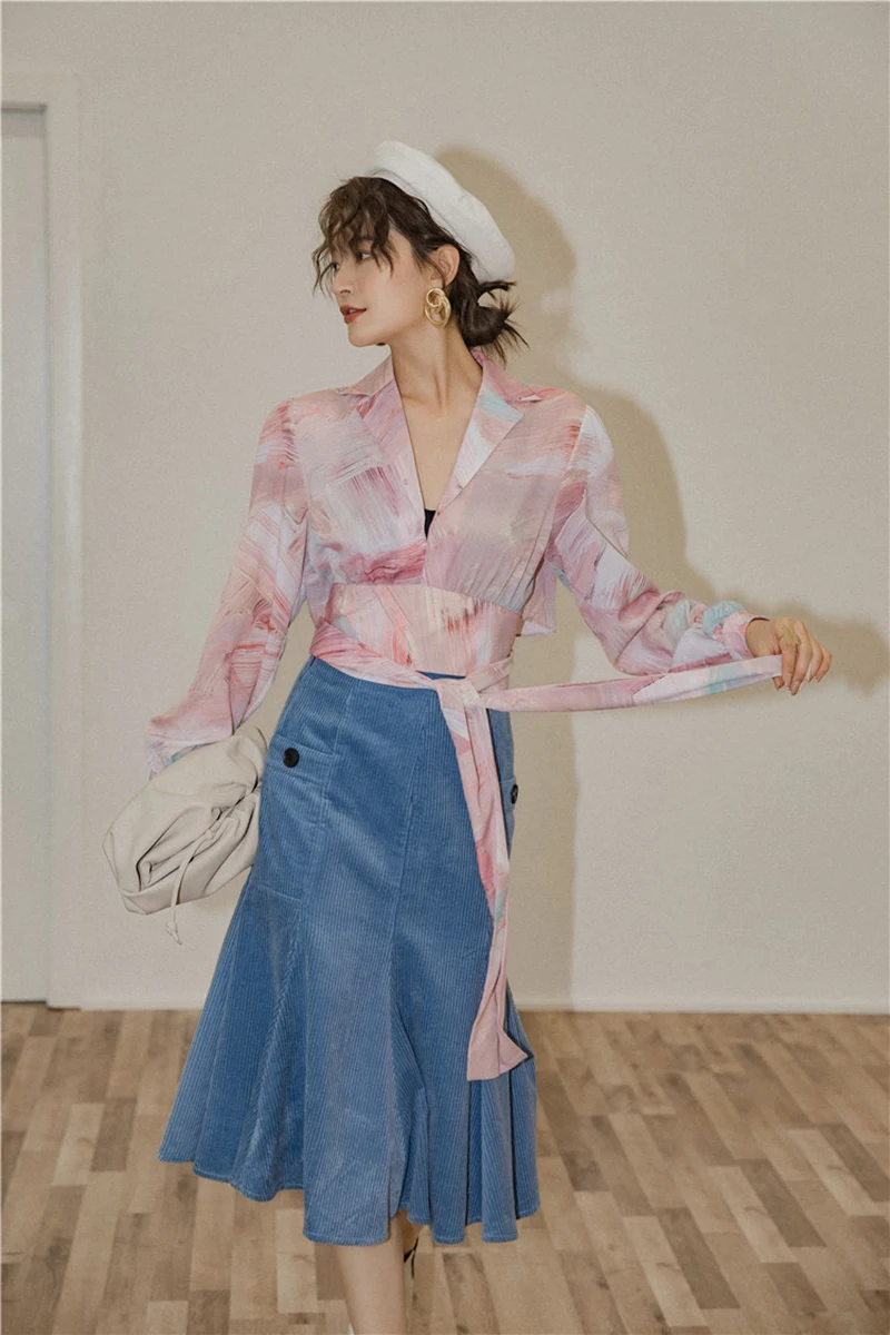 Printed Women Pattern Bandage Bow Blouse New Lapel Long Sleeve Loose Fit Shirt Fashion Tide Spring Summer 2021 1W163
Printed Women Pattern Bandage Bow Blouse New Lapel Long Sleeve Loose Fit Shirt Fashion Tide Spring Summer 2021 1W163